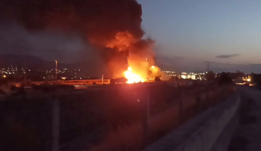 Φωτιά στην ΕΟ Αθηνών – Κορίνθου: Ο οδηγός του βυτιοφόρου ισχυρίστηκε πως κάτι πάτησε και έσκασε το λάστιχο