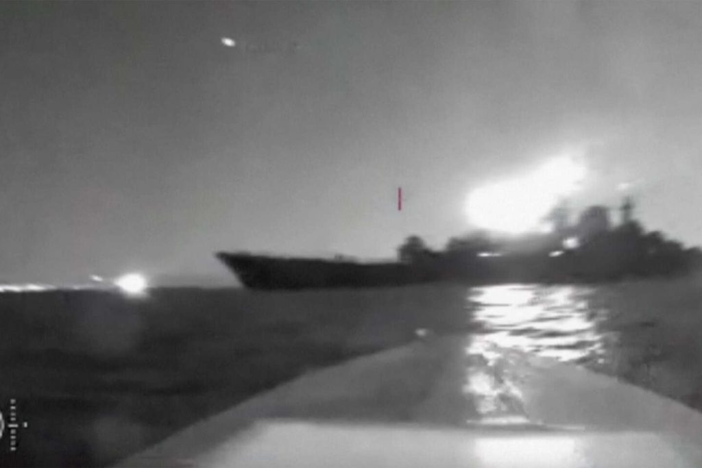Oι Ουκρανοί λένε ότι βύθισαν ακόμα ένα ρωσικό αποβατικό πλοίο στην Κριμαία με θαλάσσιο drone