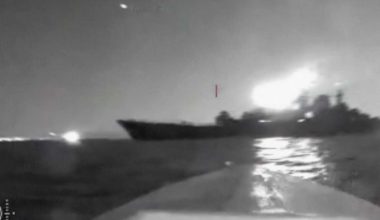 Oι Ουκρανοί λένε ότι βύθισαν ακόμα ένα ρωσικό αποβατικό πλοίο στην Κριμαία με θαλάσσιο drone
