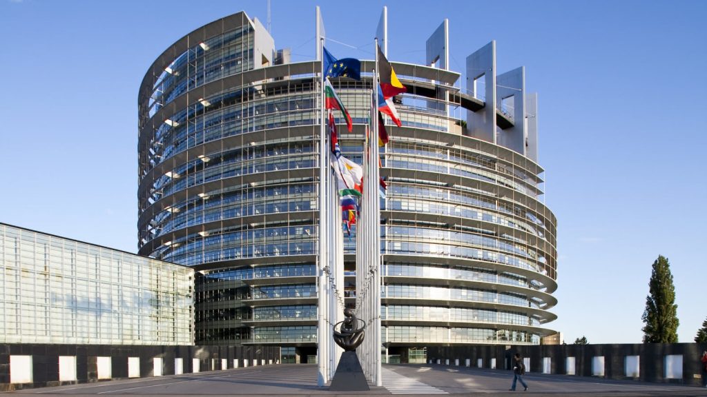 Ευρωκοινοβούλιο: Ο καταμερισμός των ευρωσχηματισμών μετά τη δημιουργία των «Πατριωτών για την Ευρώπη» από τον Ορμπάν