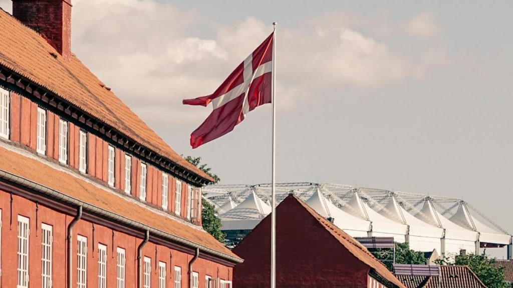 Δανία: Η Πράσινη Αριστερά μπροστά από τους Σοσιαλδημοκράτες της Mette Frederiksen