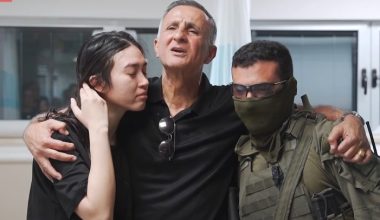Βίντεο: Η στιγμή της επανένωσης των 4 Ισραηλινών ομήρων με τις οικογένειές τους