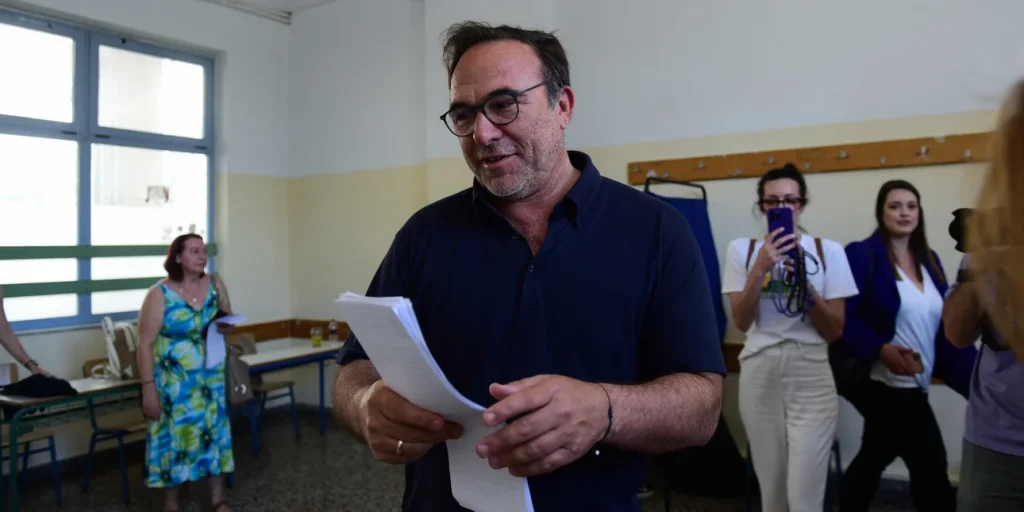 Ευρωεκλογές: Ο Π.Κόκκαλης ψήφισε στην Ιωνίδειο Σχολή 