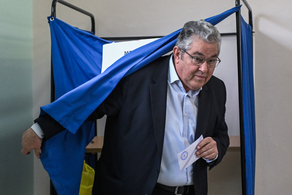 Στη Νέα Ιωνία ψήφισε ο Δ.Κουτσούμπας – «Σήμερα πάμε όλοι να ψηλώσουμε το μπόι του ΚΚΕ»