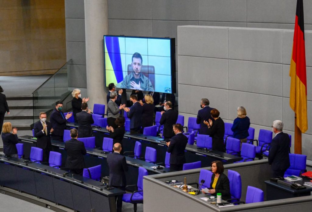 «Χαστούκι» από AfD και BSW σε Ζελένσκι: Αποχώρησαν την ώρα ενός ακόμη κουραστικού διαγγέλματος στη γερμανική Βουλή