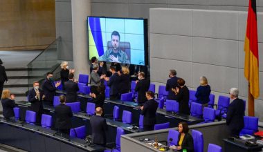 «Χαστούκι» από AfD και BSW σε Ζελένσκι: Αποχώρησαν την ώρα ενός ακόμη διαγγέλματος στη γερμανική Βουλή