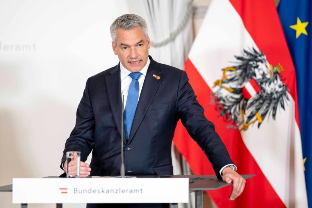 Αυστρία: Η κυβέρνηση δεν προκηρύσσει πρόωρες εκλογές