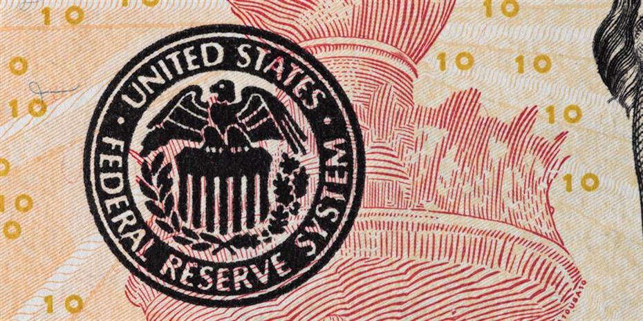 Fed: Διατηρεί αμετάβλητα τα επιτόκια στο εύρος 5,25% με 5,50% – Πληθωρισμός 2%… το 2026