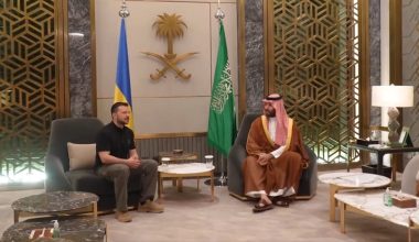 Συνάντηση με τον πρίγκιπα διάδοχο της Σαουδικής Αραβίας είχε ο Β.Ζελένσκι