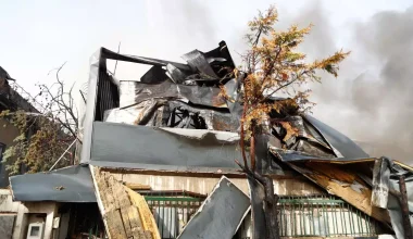 Ολοσχερώς κάηκε το εργοστάσιο PAL στην Κηφισιά – Ερωτηματικά για την έκρηξη