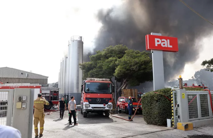 Φωτιά στην Κάτω Κηφισιά: Ποια είναι η εταιρεία στην οποία ανήκει το εργοστάσιο
