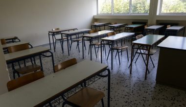 Ο Δήμος Αθηναίων μοίρασε ανεμιστήρες στα σχολεία