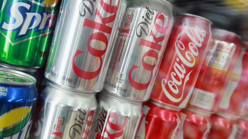 Ρωσία: Η Coca-Cola καταχώρησε 8 νέα εμπορικά σήματα – Καμία σημασία πλέον δεν έχουν οι δυτικές κυρώσεις