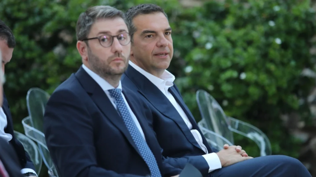 Αλέξης Τσίπρας και Νίκος Ανδρουλάκης συναντήθηκαν στη Σχολή Χιλλ για την αποφοίτηση των γιων τους