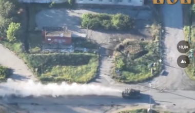 Βίντεο: Ρωσικό drone FPV πλήττει ουκρανικό άρμα μάχης στο Βοβτσάνσκ