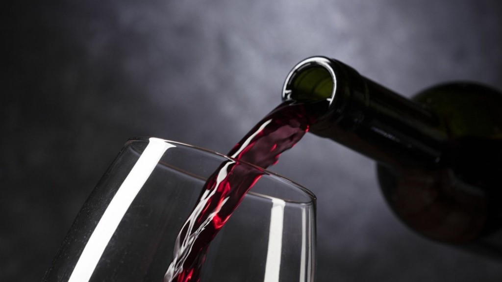 Οι 8 +1 μύθοι γύρω από το αλκοόλ – Το ποτό δεν μειώνει τελικά το άγχος