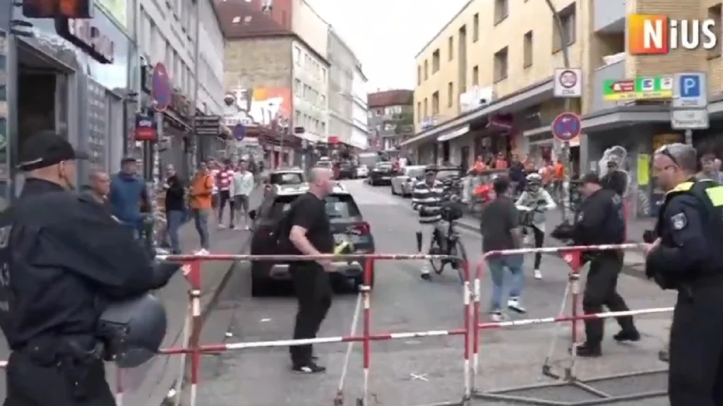 Γερμανία: Αστυνομικοί πυροβόλησαν άνδρα που τους απειλούσε με τσεκούρι πριν από αγώνα του Euro (βίντεο) 