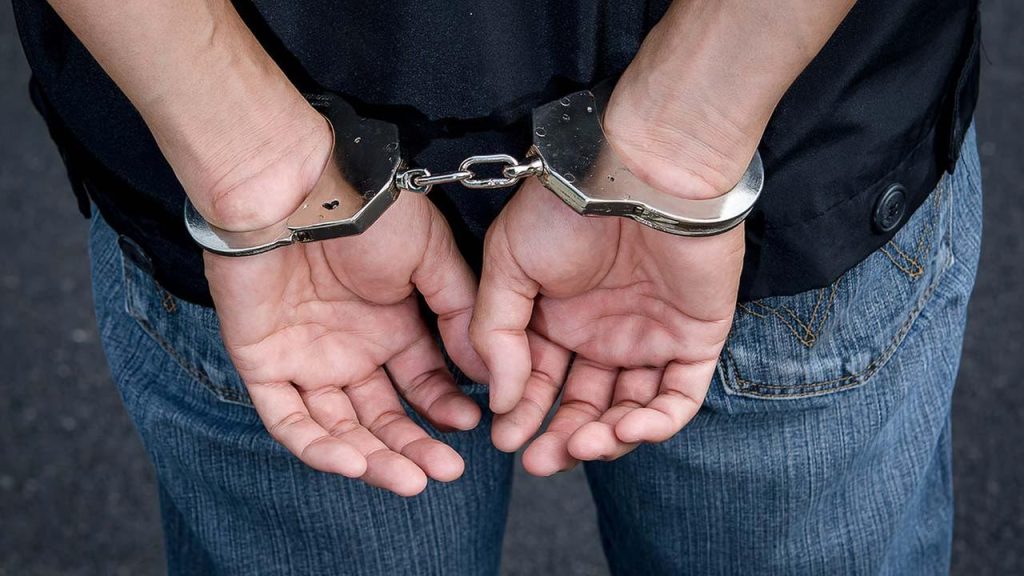 Βόλος: Συνελήφθη άνδρας που έκανε 17 κλοπές σε σούπερ μάρκετ και άρπαξε 78 φιάλες ποτών