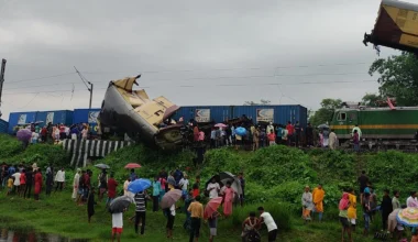 Ινδία: Τουλάχιστον 13 άνθρωποι σκοτώθηκαν σε σύγκρουση επιβατικού τρένου με εμπορική αμαξοστοιχία