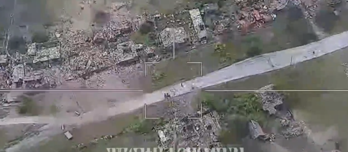 Βίντεο: Ρωσικό Lancet έπληξε πεζικό των ουκρανικών Ενόπλων Δυνάμεων στο Βολτσάνσκ