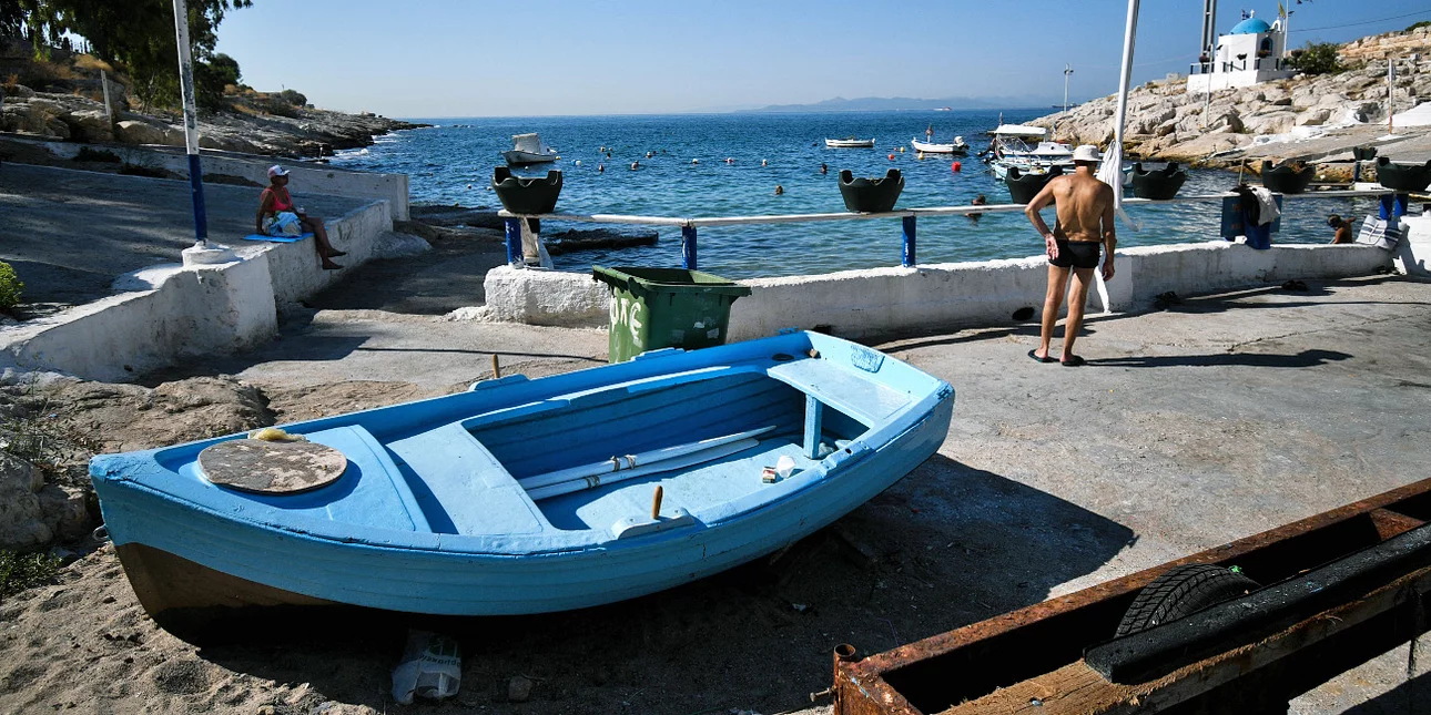 Ηλικιωμένος εντοπίστηκε νεκρός στα βράχια της Πειραϊκής