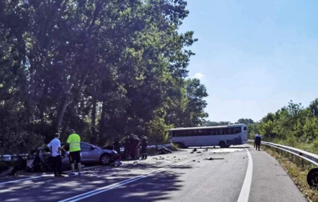 Θανατηφόρο τροχαίο στη Ξάνθη: Σε σοβαρή κατάσταση ο 22χρονος συνοδηγός – Με πάνω από 150 χλμ. «καρφώθηκε» στο λεωφορείο
