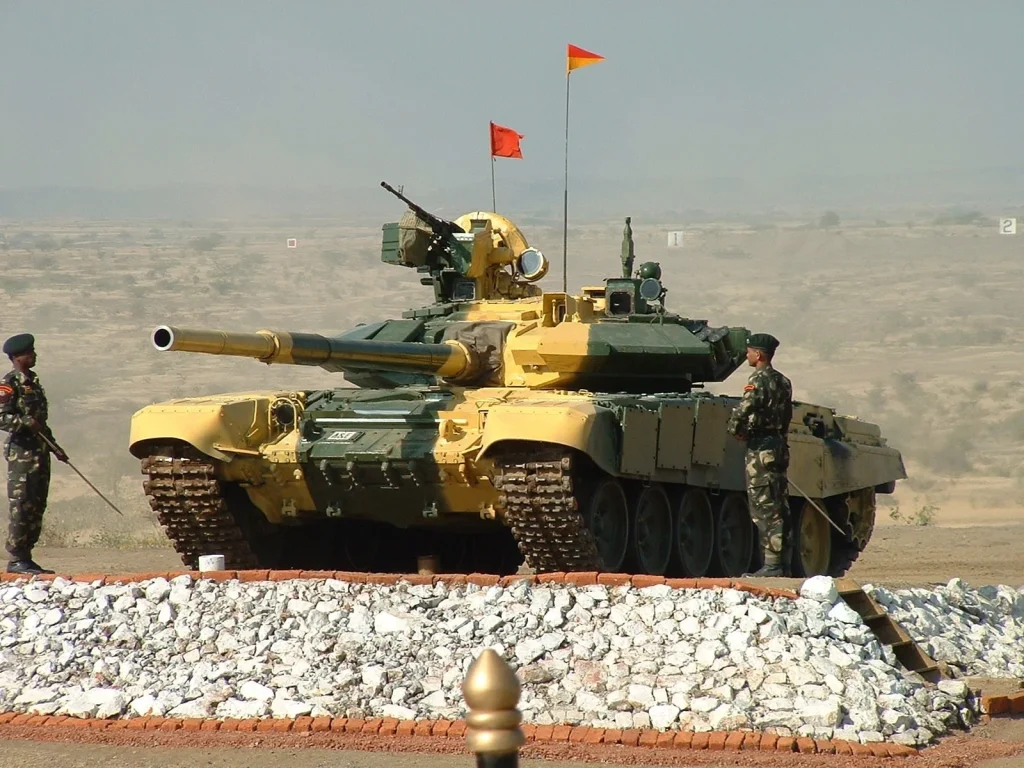 Ο ινδικός Στρατός παρέλαβε τα πρώτα άρματα μάχης T-90 Mk3 από την γραμμή συμπαραγωγής με Ρωσία