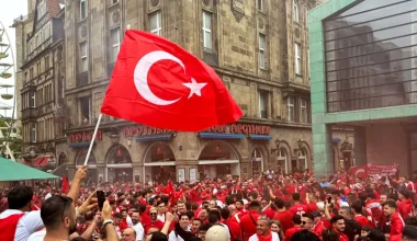 Κατάληψη από χιλιάδες Τούρκους στο Ντόρτμουντ για το ντέρμπι με την Γεωργία – Δείτε βίντεο 