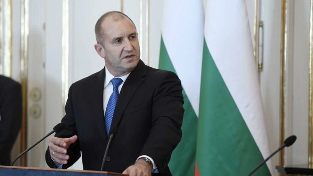 Μαυροβούνιο: Ο πρωθυπουργός και πρώην τραπεζίτης της Goldman Sachs «έστησε» 4′ τον πρόεδρο της Βουλγαρίας κι αυτός απλώς… έφυγε!