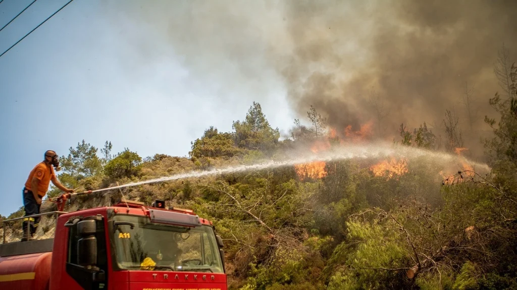 Φωτιά στη Μαγνησία: Ήχησε το 112 για εκκένωση της περιοχής Γαβριανή