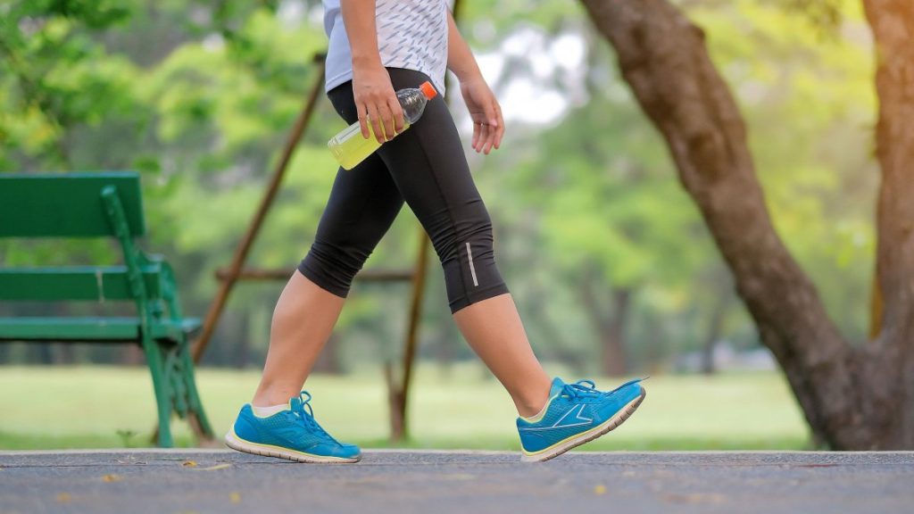 Νέα μελέτη: Πώς το περπάτημα βοηθά στην αντιμετώπιση του πόνου στην μέση