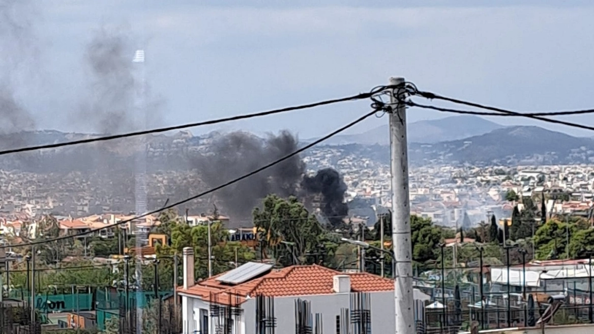 Πυρκαγιά ξέσπασε σε αποθήκη ξυλείας στο Χαλάνδρι