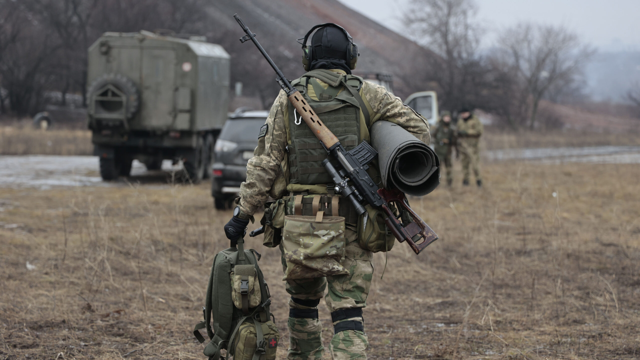 Βίντεο: Ρώσοι στρατιώτες μαζεύουν τις σορούς των Ουκρανών – «Είμαστε χριστιανοί»