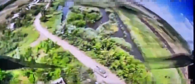 Ρωσικό FPV drone έπληξε τανκ των ουκρανικών Ενόπλων Δυνάμεων στο Στοροζέβε (βίντεο)