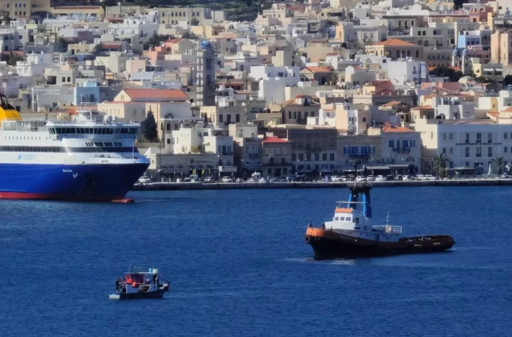 Σύρος: Πέθανε ο 49χρονος πλοίαρχος που είχε ανασυρθεί αναίσθητος από τη μαρίνα του Φοίνικα