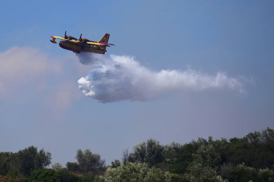Ξέσπασε φωτιά στην περιοχή Κοκκινάδες Αργολίδας – Καίγεται δασική έκταση