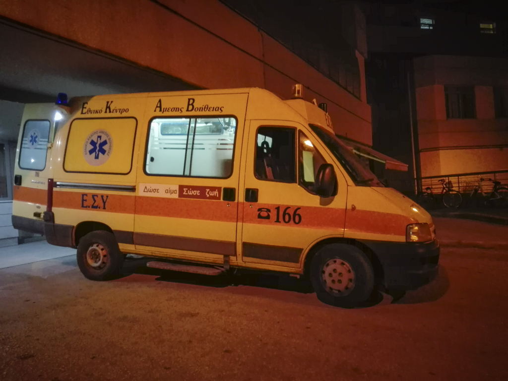 Άγρια συμπλοκή μεταξύ ανηλίκων στον Τύρναβο – Στο νοσοκομείο 17χρονος με κατάγματα