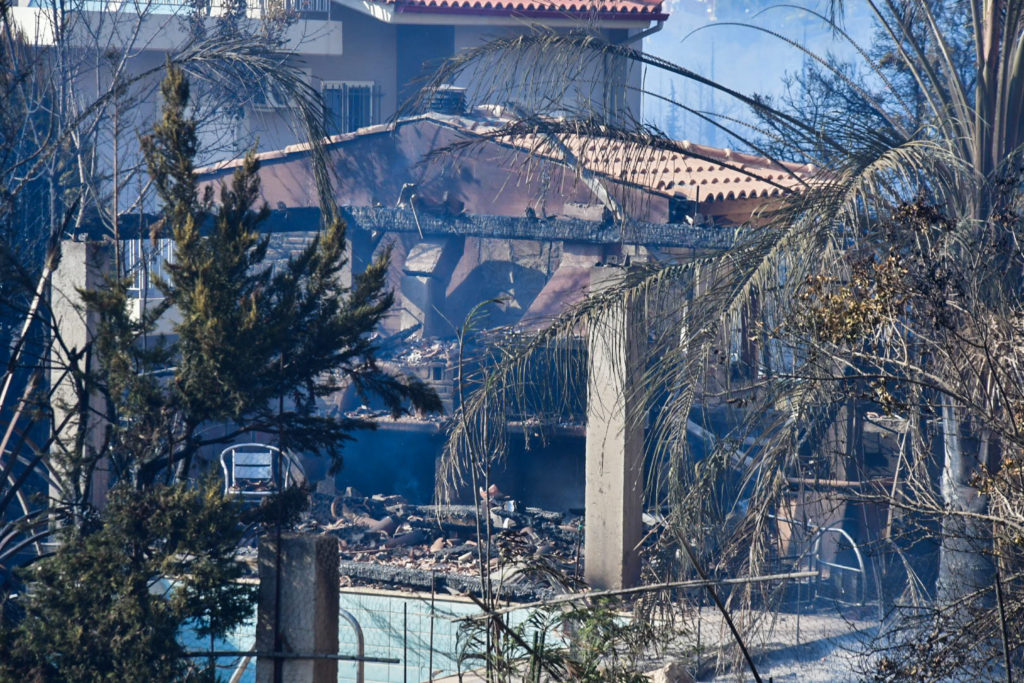Ερύμανθος: Δεκάδες σπίτια καταστράφηκαν από την πυρκαγιά σε δέκα χωριά και οικισμούς