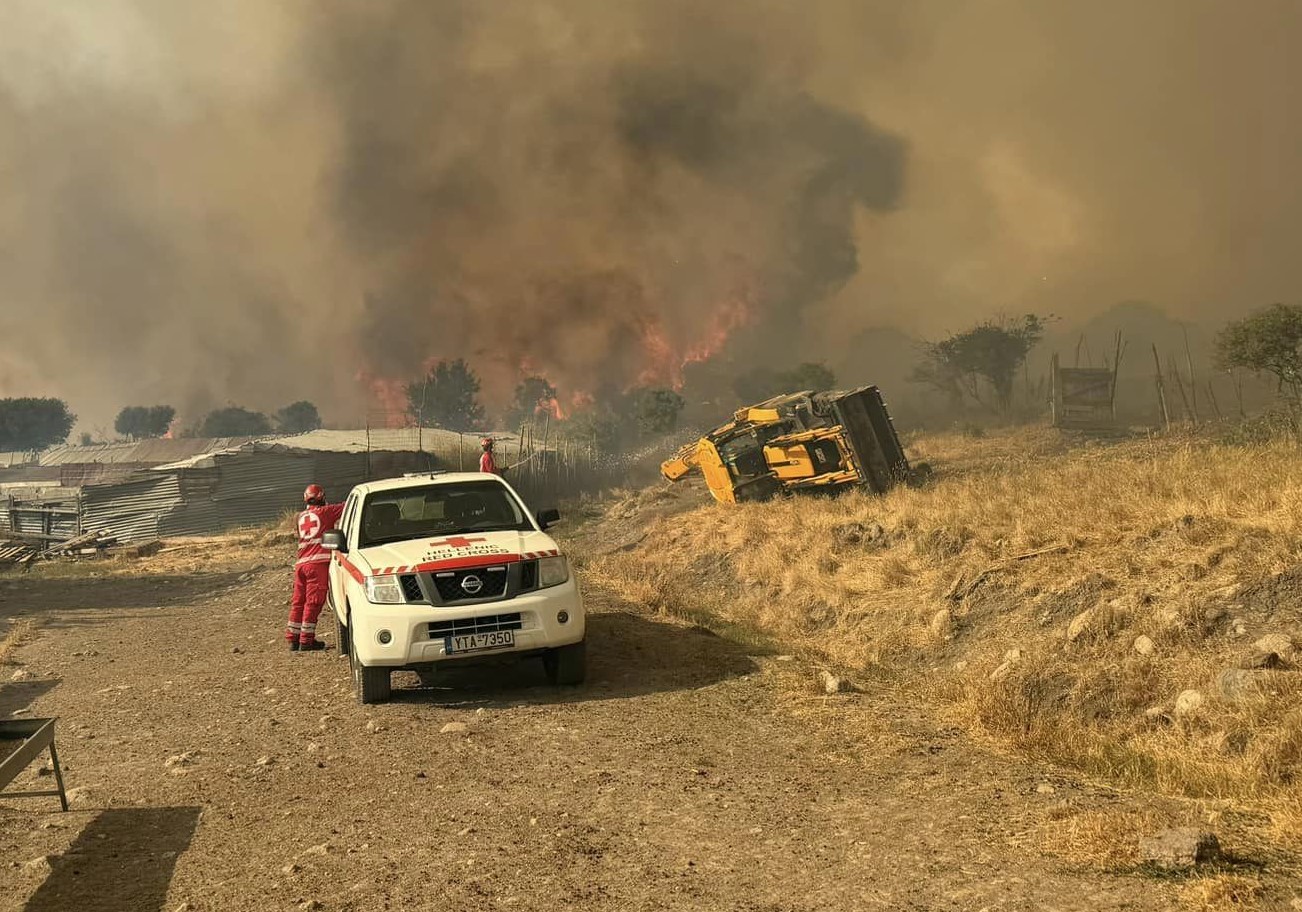 Φωτιά σε δασική έκταση στους Ασκητές Ροδόπης: Ανατράπηκε μπουλντόζα – Εστάλη μήνυμα από το 112 (upd)