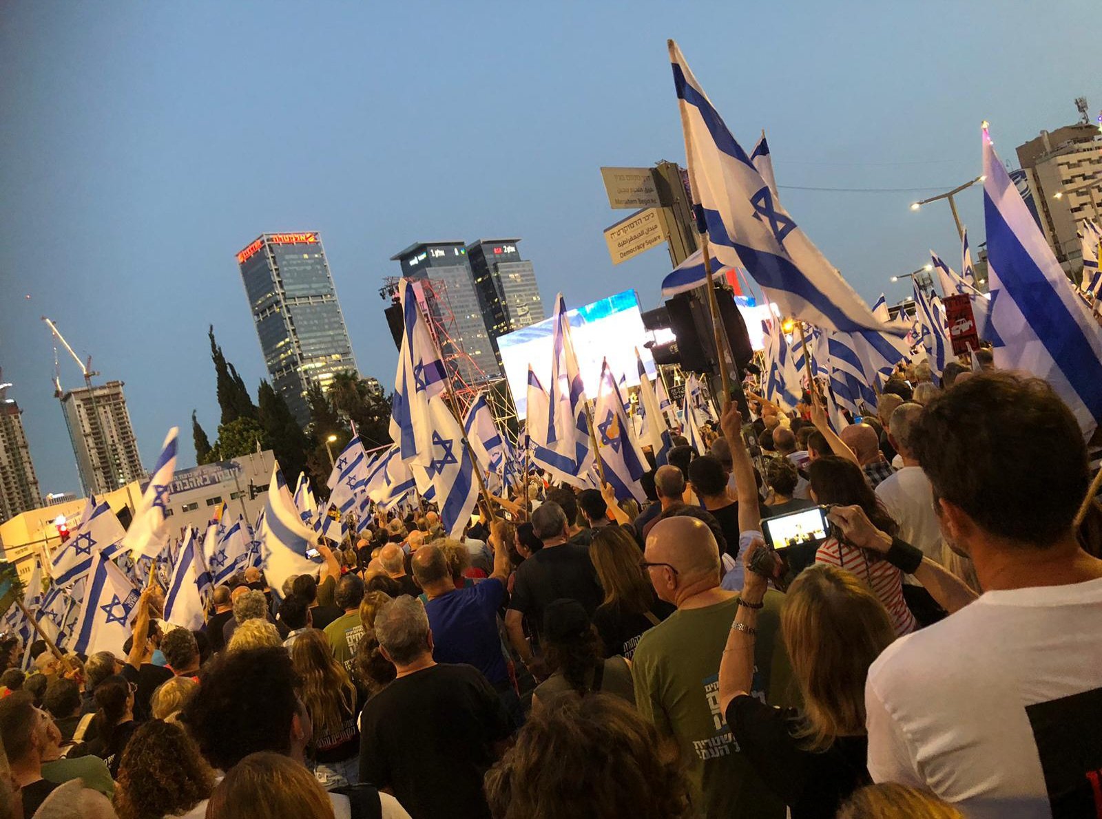 Εκατοντάδες χιλιάδες στους δρόμους του Τελ ΑΒίβ κατά του Μ.Νετανιάχου – Ζητάνε τους ομήρους (βίντεο)