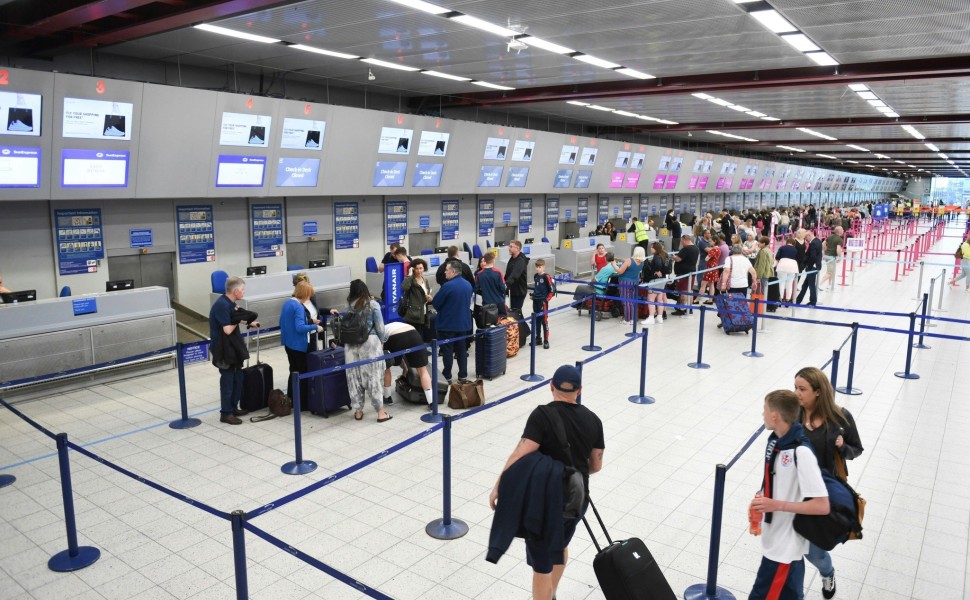 Βρετανία: Αναστάτωση στο αεροδρόμιο του Μάντσεστερ από τη διακοπή ρεύματος – Ακυρώθηκαν δεκάδες πτήσεις