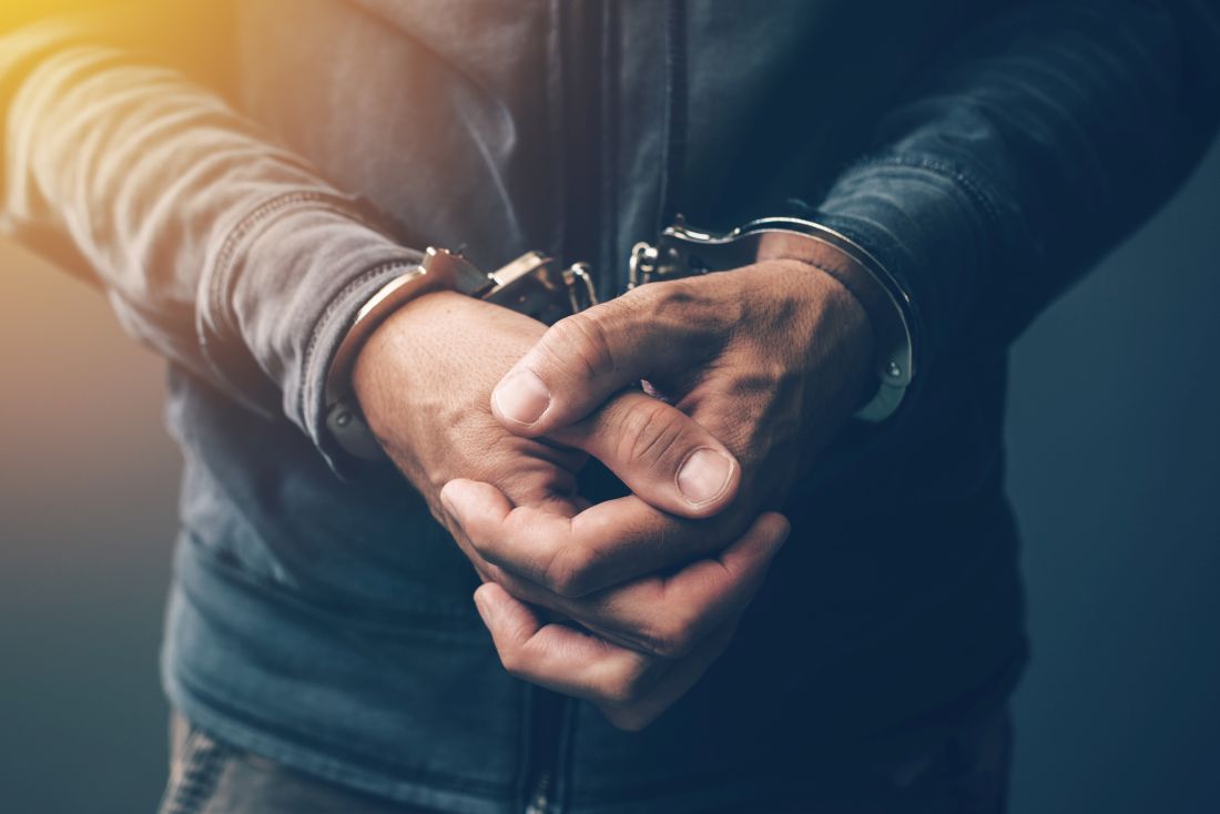 Σαντορίνη: Συνελήφθη αλλοδαπός που έκλεψε κινητά από πελάτες καταστήματος νυχτερινής διασκέδασης στη Θήρα