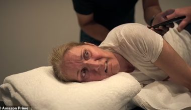 Βίντεο: Κατακόκκινη, κλαίγοντας από τον πόνο και μη μπορώντας να ελέγξει το σώμα της – Η στιγμή που η Σ.Ντιόν παθαίνει κρίση