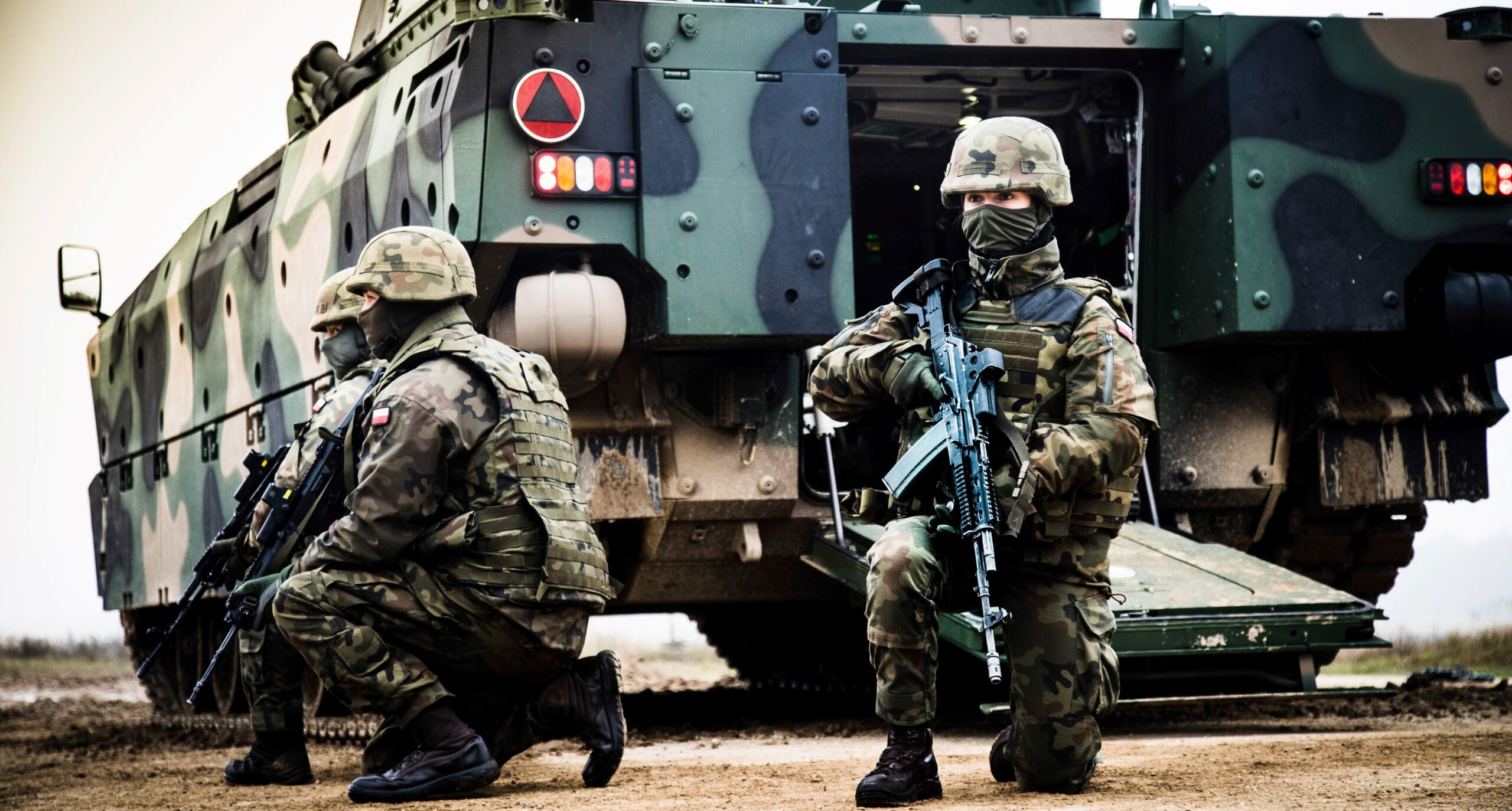 Η Πολωνία ξεκινά το πρόγραμμα «Διακοπές με τον στρατό» για να αυξήσει την δύναμή της για το καλοκαίρι