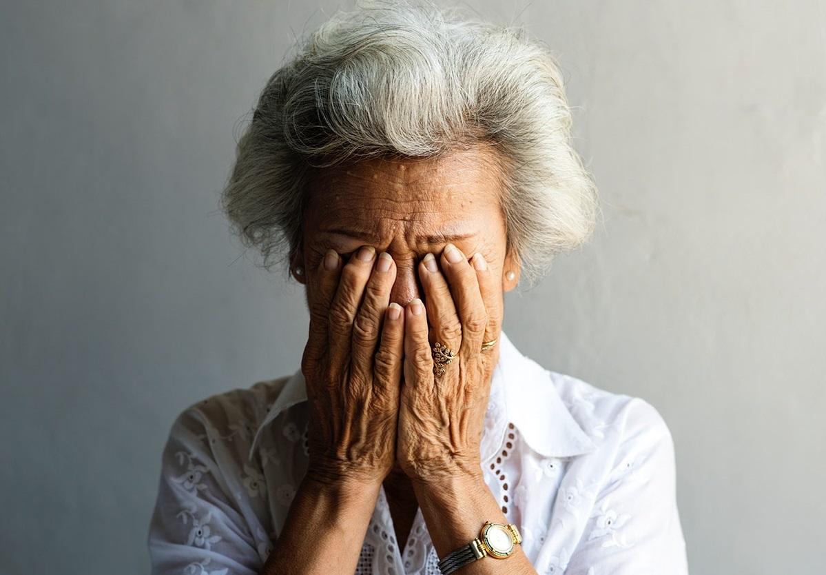 Τρόμος για 91χρονη στη Ραφήνα: Την έδεσαν με καλώδια σε καρέκλα και της άρπαξαν χρήματα και κοσμήματα