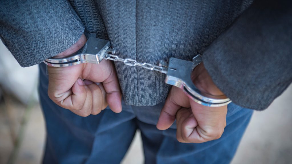 Συνελήφθη 70χρονος στο Ηράκλειο – Τον κατήγγειλε η 32χρονη κόρη του για ενδοοικογενειακή βία