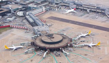 Ηνωμένο Βασίλειο: Επιβάτες εγκλωβίστηκαν στα αεροπλάνα στο αεροδρόμιο Gatwick
