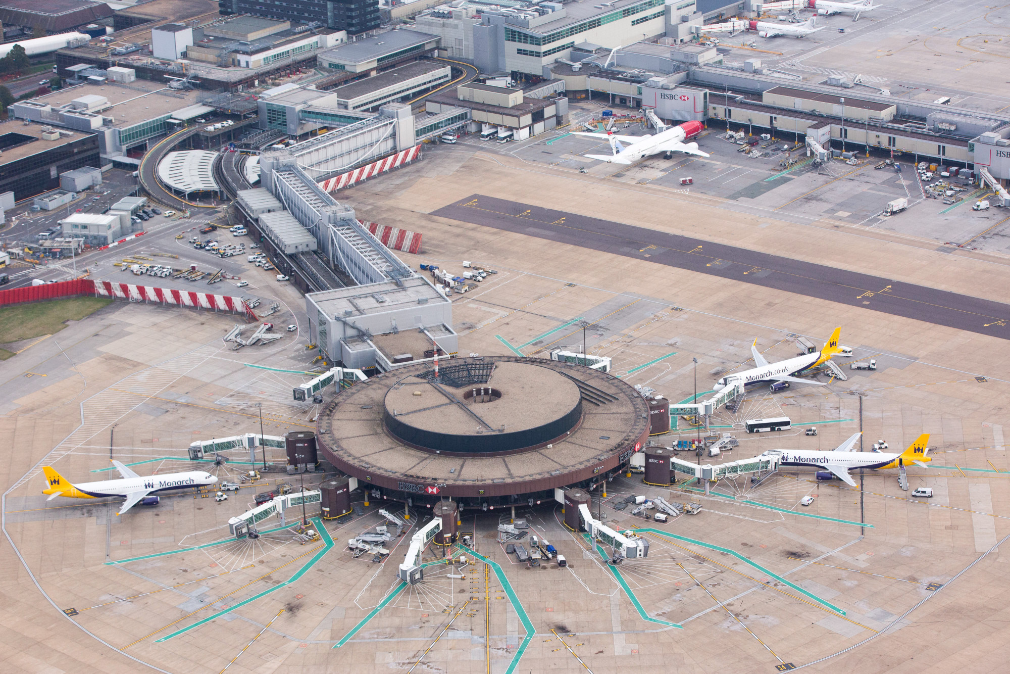 Ηνωμένο Βασίλειο: Επιβάτες εγκλωβίστηκαν στα αεροπλάνα στο αεροδρόμιο Gatwick