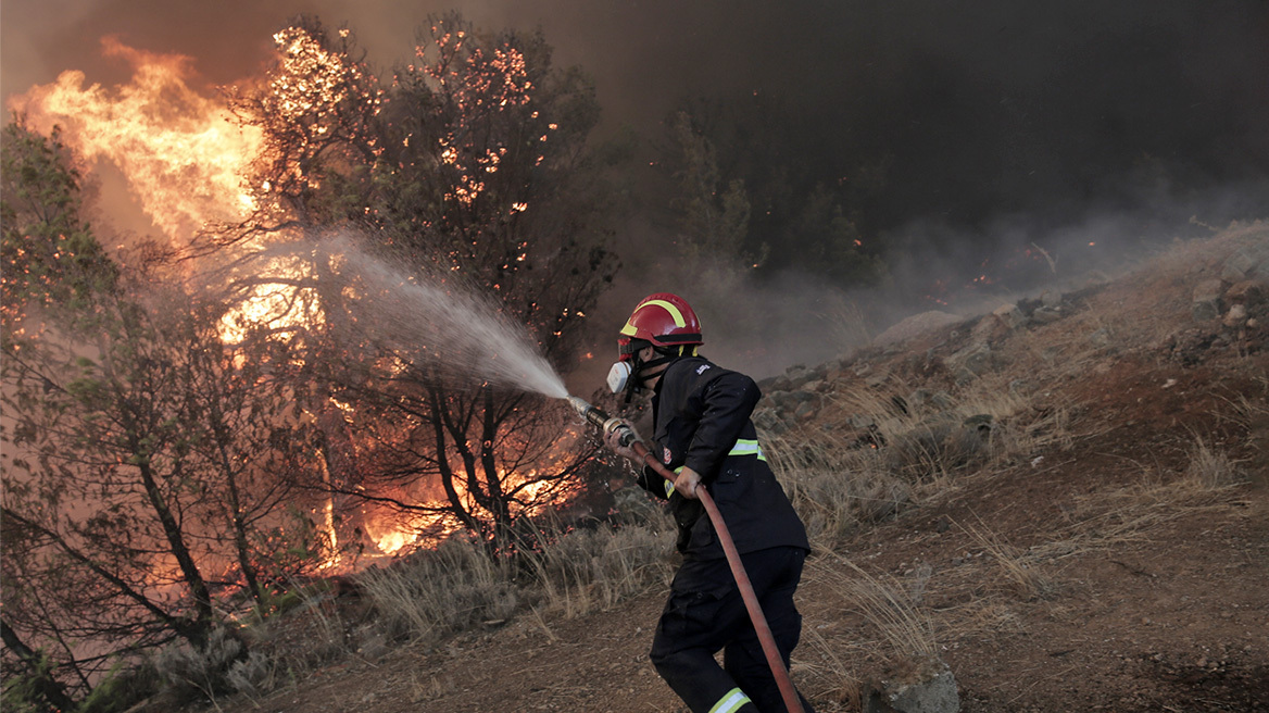 Θ.Κολυδάς για φωτιά στην Πάρνηθα: «Οι ριπές του ανέμου τοπικά φτάνουν τα 7 με 8 μποφόρ»