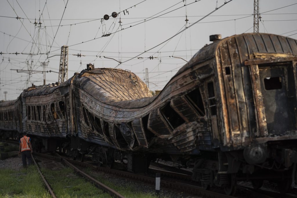 Ζαπορίζια: Ρωσική αεροπορική επίθεση καταστρέφει ουκρανικό τρένο που μετέφερε στρατιωτικό εξοπλισμό του ΝΑΤΟ